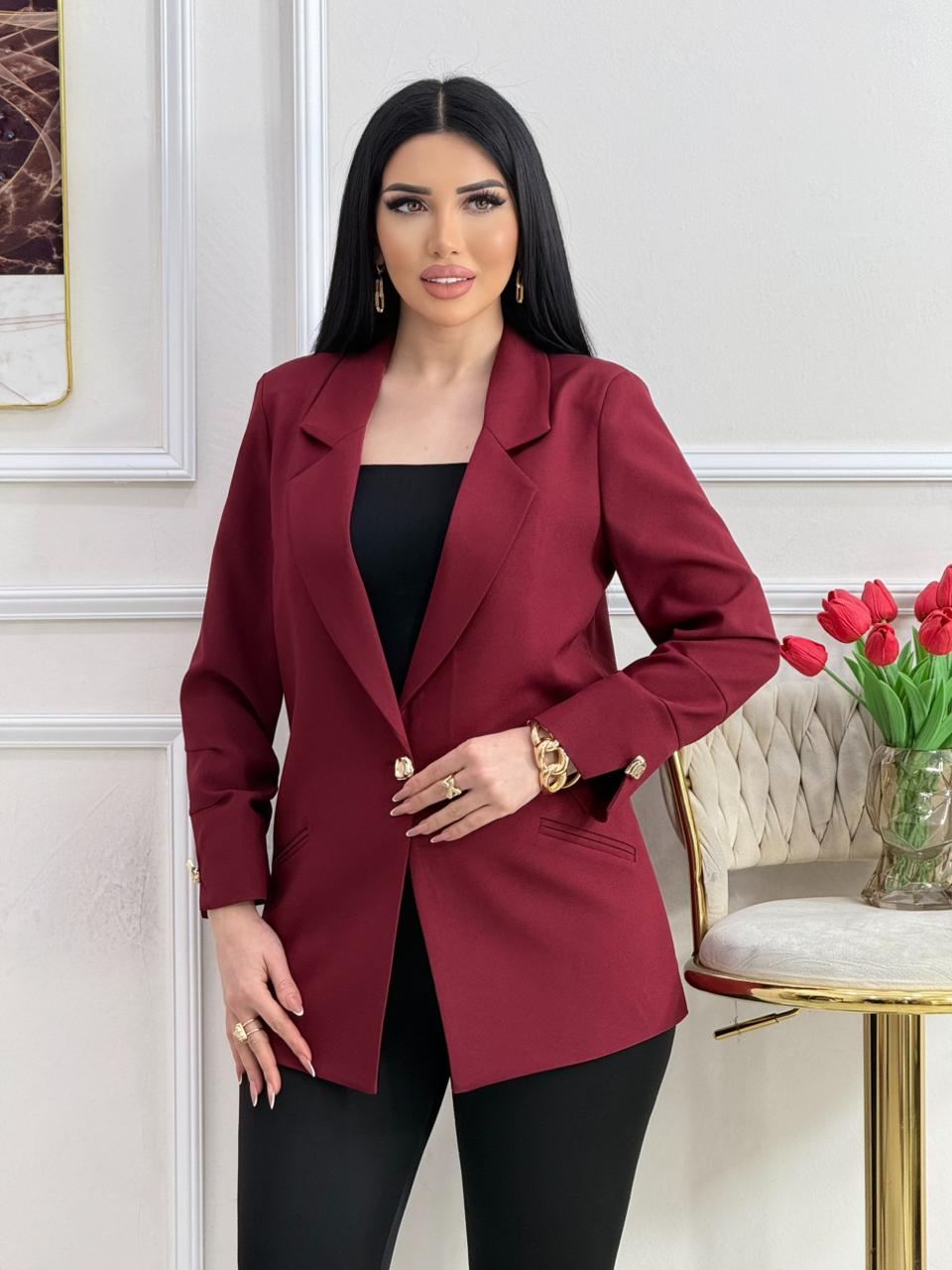 Elegant and Modern Classic Blazer