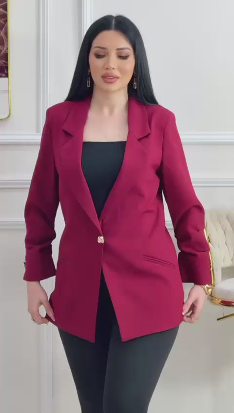 Elegant and Modern Classic Blazer